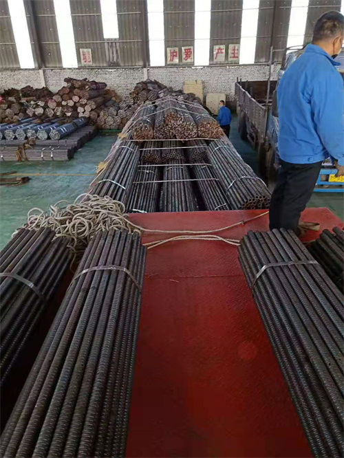 華礦集團(tuán)一車(chē)注漿錨桿發(fā)往河南