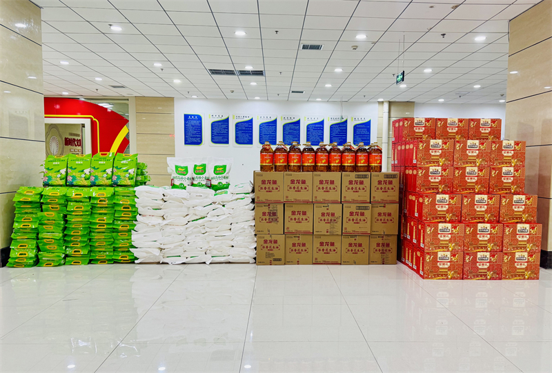 駿馬賀歲·福禮迎春|華礦集團為全體員工發放春節福利